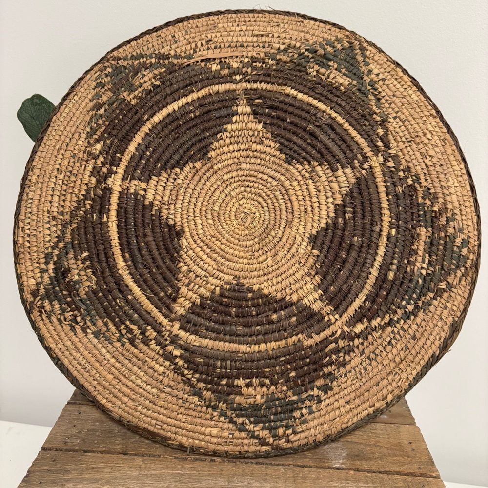 Masterpiece Native Indian Handwoven Star Pattern Basket - Brown and Tan - Picture 2 of 3